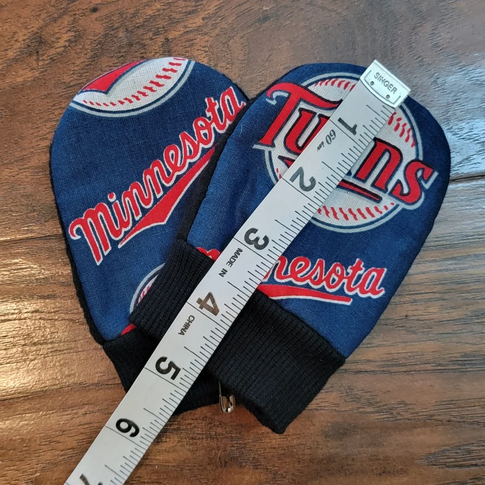 Minnesota Twins MLB Baseball Baby Fleece Fabric Mittens